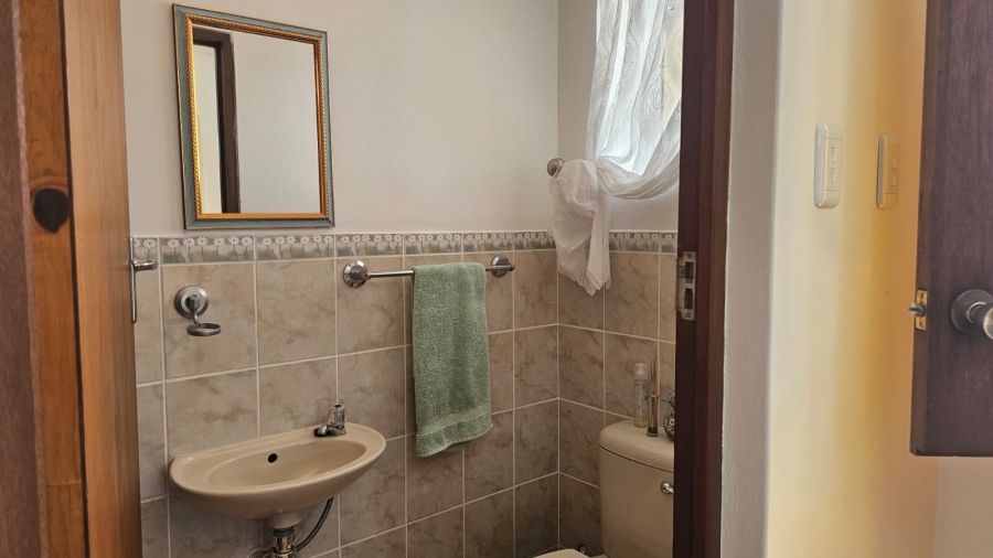 4 Bedroom Property for Sale in Stilbaai Wes Western Cape